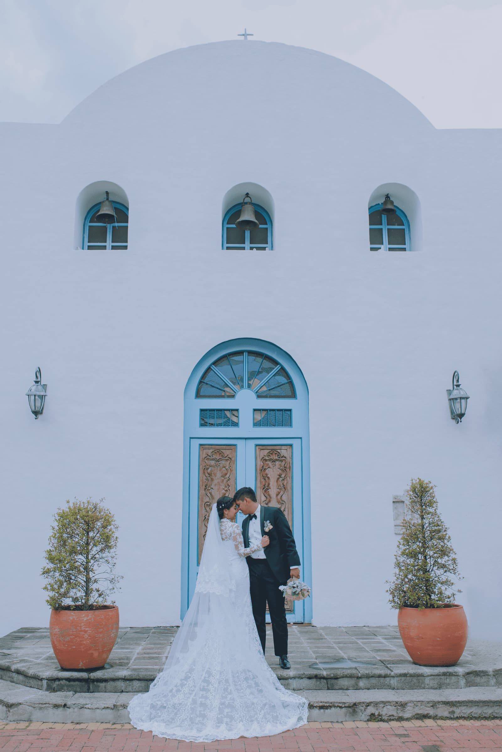 Wedding at Estancia Rosario with heritage architecture and warm atmosphere.