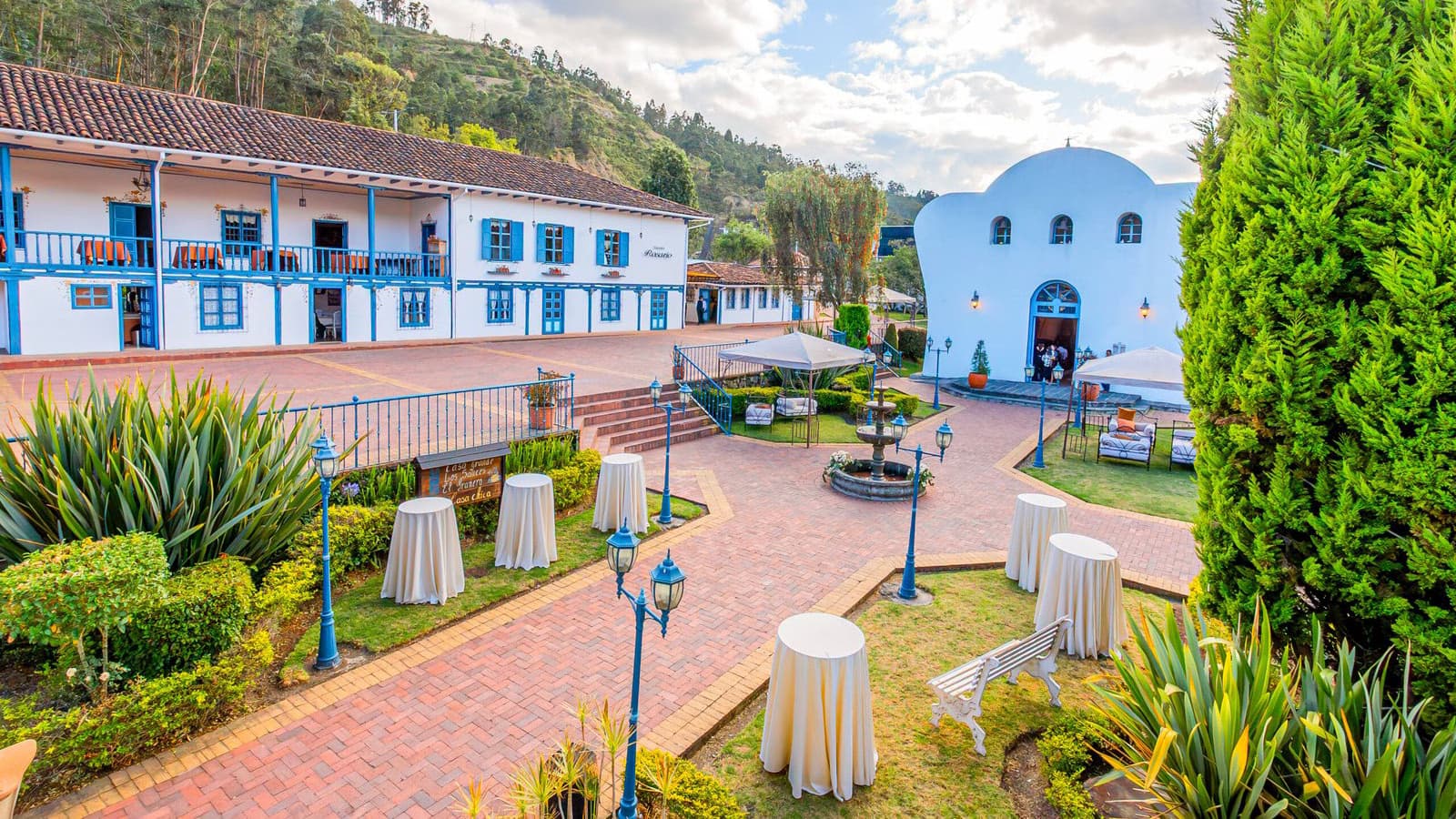 Celebración en un salón de Estancia Rosario.